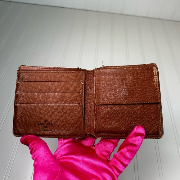 Louis Vuitton Multiple Pocket Wallet - Picture 10 of 16